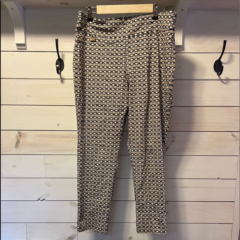 Courtenay Black and Gold Geometric Pattern Capris Size 16